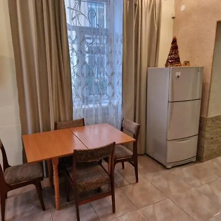 Appartement центр коло парку *