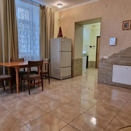 центр коло парку * Leópolis